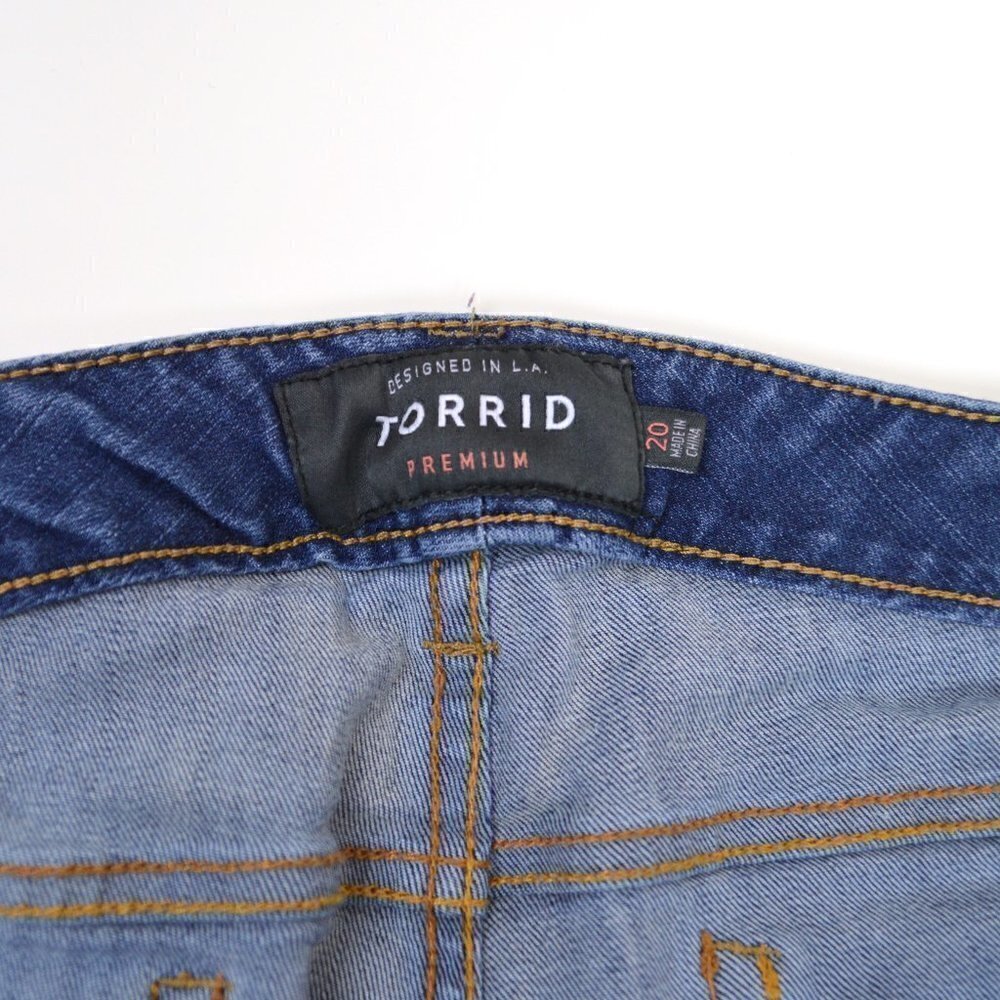 Torrid Boyfriend Distressed Jeans 20 - Picture 6 of 6